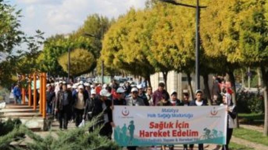 Şener&rsquo;den G&uuml;nde 60 Dakika Fiziksel Hareket &Ouml;nerisi