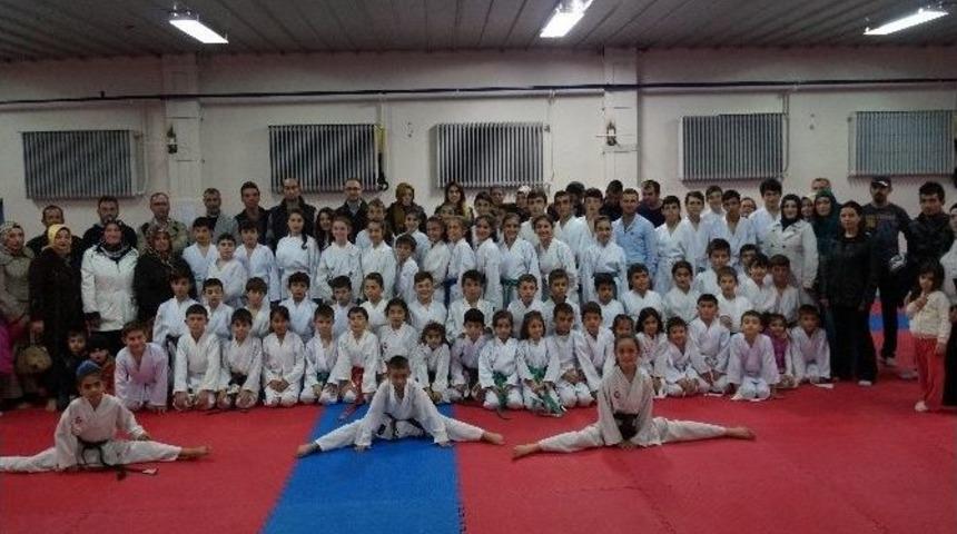 Hendek Belediyesi Karate Takımı Sporcuları Terfi Etti
