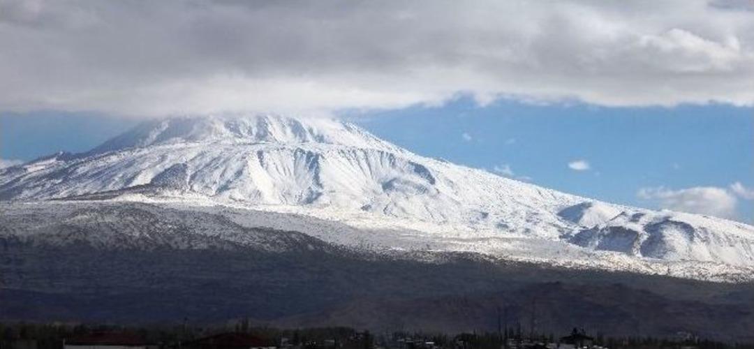 Iğdır&rsquo;da Dağlar Beyaza B&uuml;r&uuml;nd&uuml;