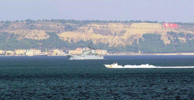 Rus Savaş Gemisi Çanakkale Boğazı’ndan Geçti