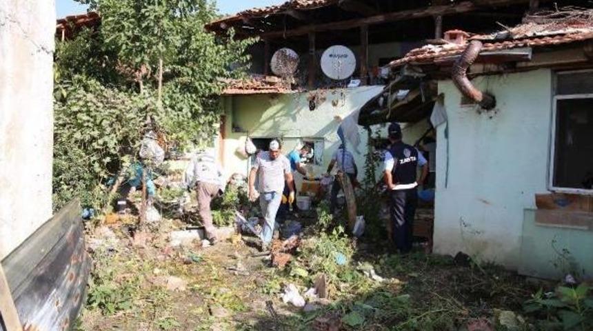 Evden 14 Kamyon &Ccedil;&ouml;p &Ccedil;ıktı