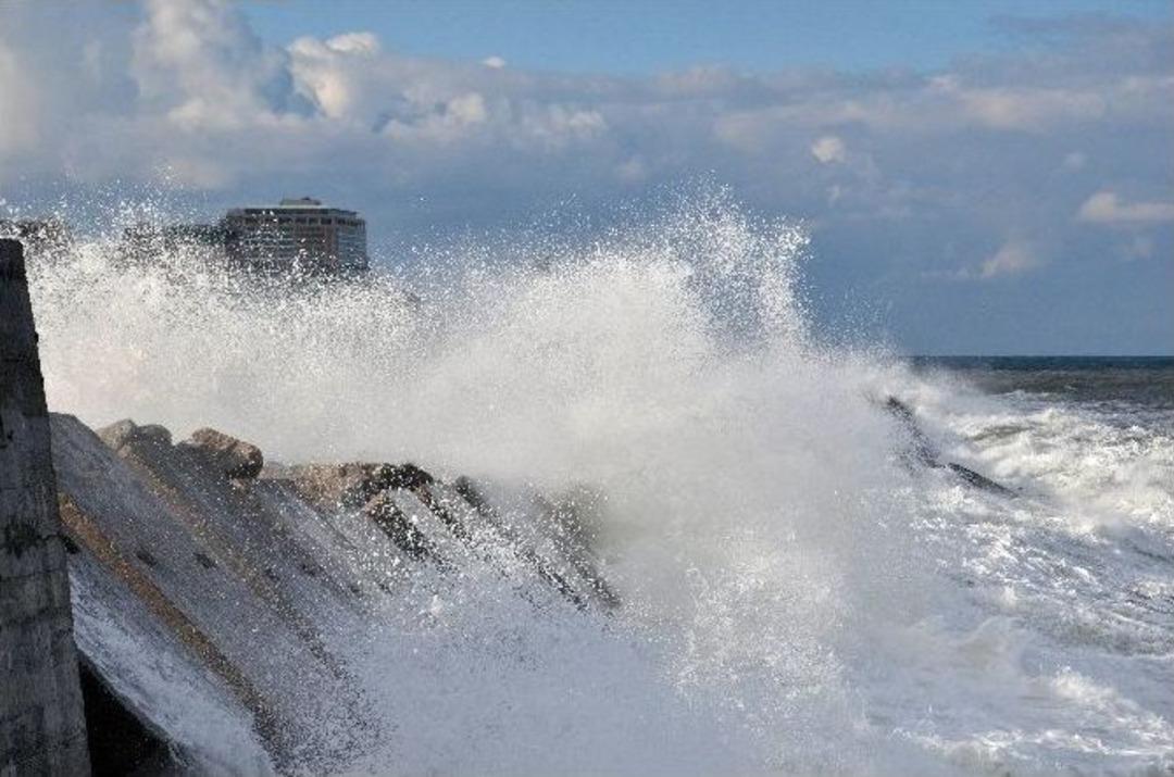 Karadeniz Coştu, Dev Dalgalar Liman Duvarını Aştı