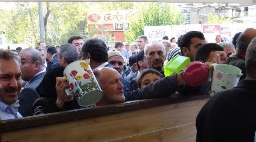 Kahramanmaraş&rsquo;ta 5 Bin Kişiye Aşure İkram Edildi