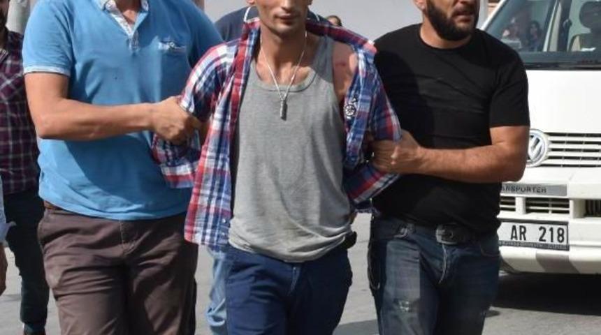 Kurye Gibi Girdiği Işyerinde Eşini Yaralayarak Ka&ccedil;an Ş&uuml;pheli Yakalandı