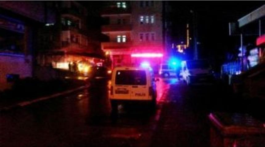 Kamyonetiyle Doğalgaz Kutusuna &Ccedil;arptı