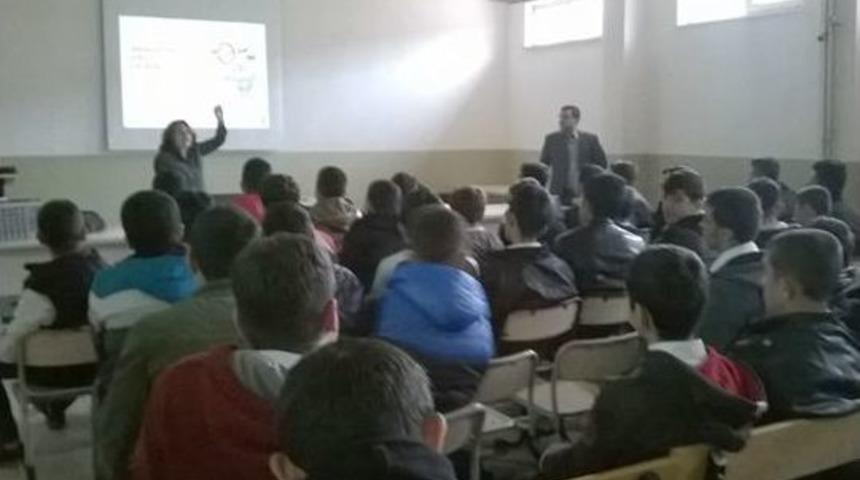 Lise &Ouml;ğrencilerine Sigaranın Zararları Anlatıldı