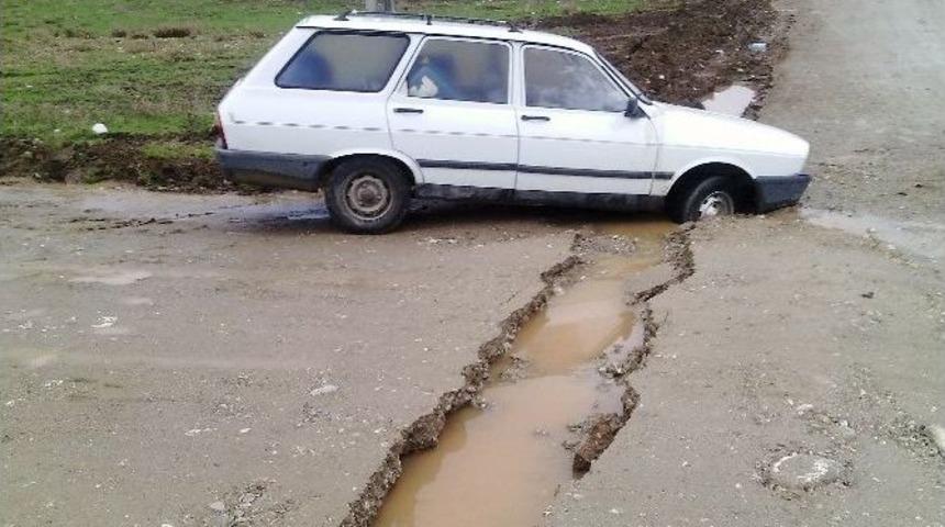 Kahta&rsquo;da Yol &Ccedil;&ouml;k&uuml;nce Bir Ara&ccedil; Yolda Kaldı