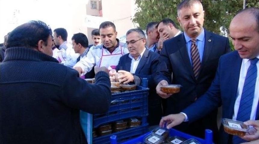 Kobanililere Aşure Dağıtıldı