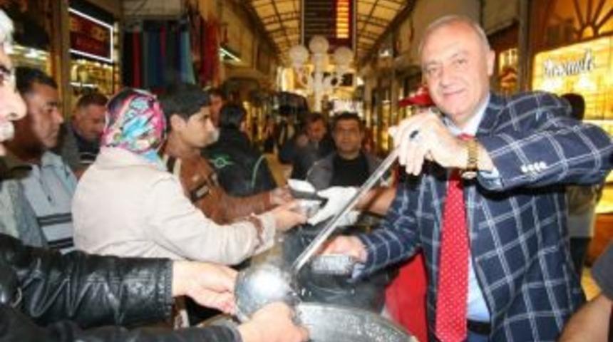 Kuyumcular Odası Aşure Dağıttı