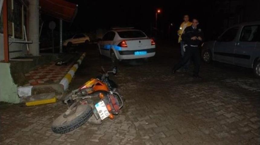 - Yaralı Motosiklet S&uuml;r&uuml;c&uuml;s&uuml; Kendi İmkanlarıyla Hastaneye Gitti