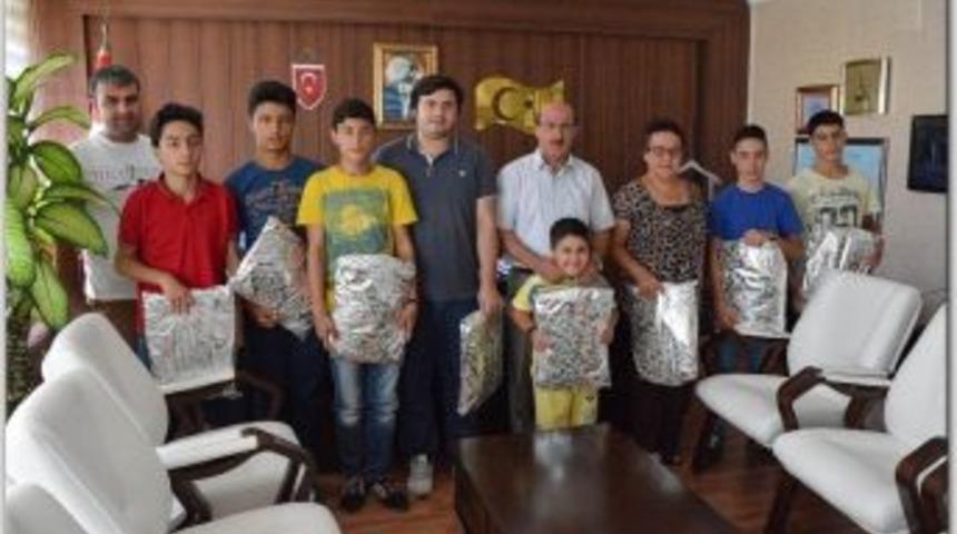 Satran&ccedil; Turnuvasında Başarılı Olan &Ouml;ğrencilere Hediye