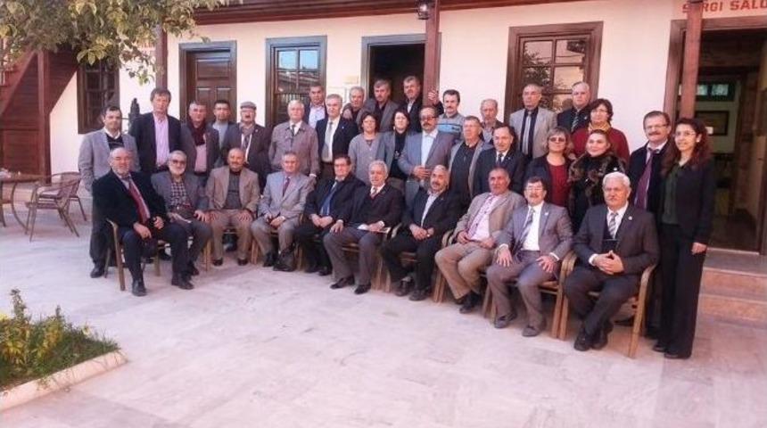 T&uuml;rkiyeli Muhtarların &Ouml;demiş &Ccedil;ıkarması