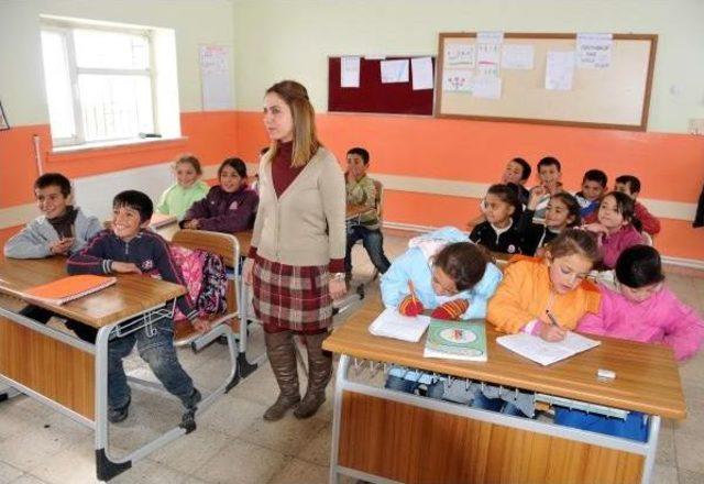 Gülseren Öğretmen Sayesinde Harabe Okul Yenilendi