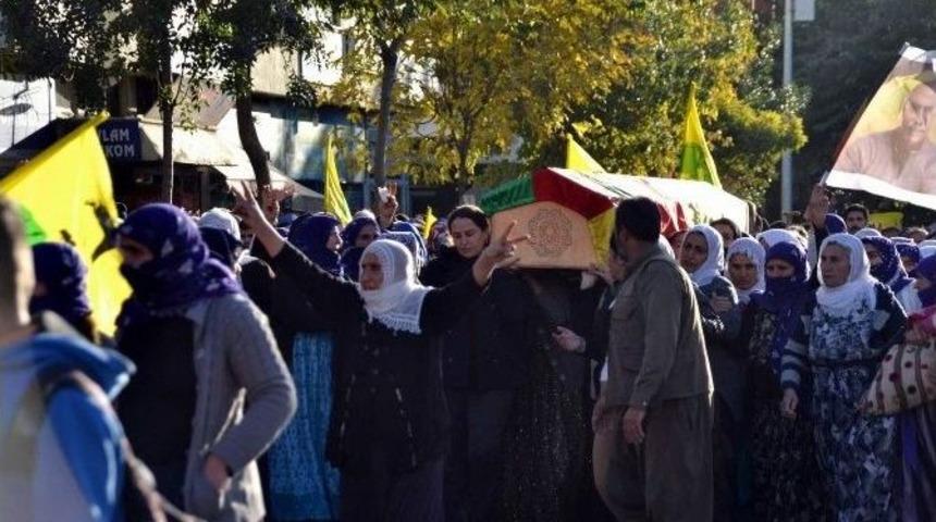 Öldürülen Kadın Hpg’linin Cenazesini Kadınlar Taşıdı