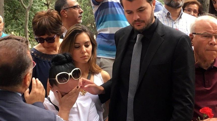 Tarık Akan Mezarı Başında Anılıyor