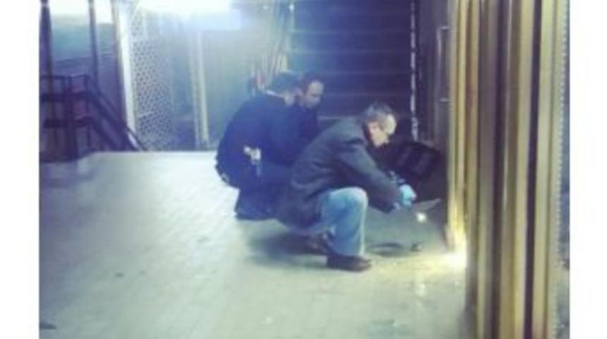 M&uuml;zik D&uuml;kkanına Giren Hırsız Yakayı Ele Verdi