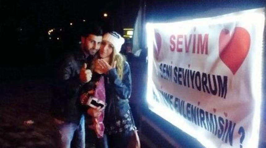 Tekirdağ&rsquo;da Pankartlı Evlenme Teklifi