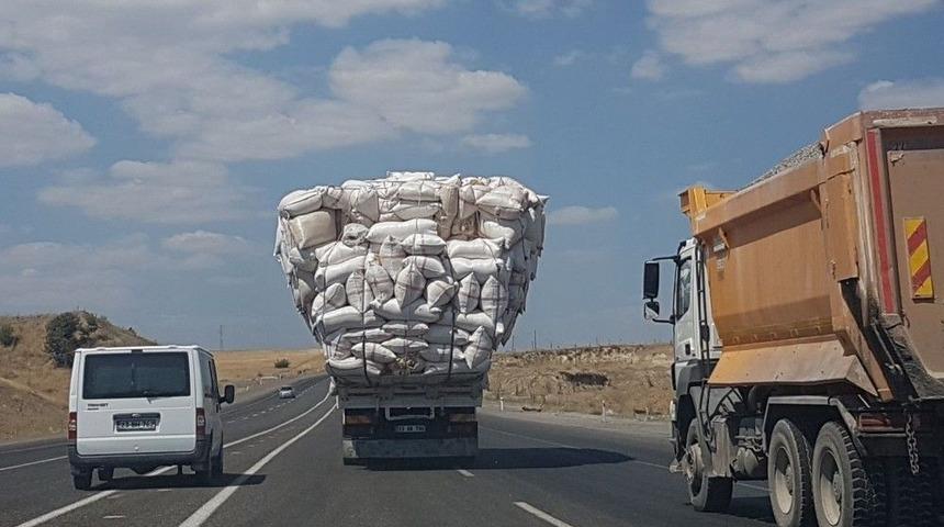 Saman Yüklü Kamyonlara Dikkat