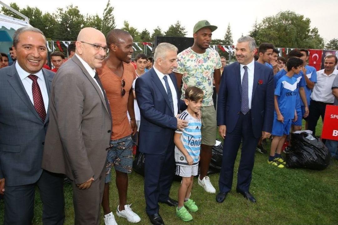 B&uuml;y&uuml;kşehir Sporu Ve Sporcuyu Destekliyor