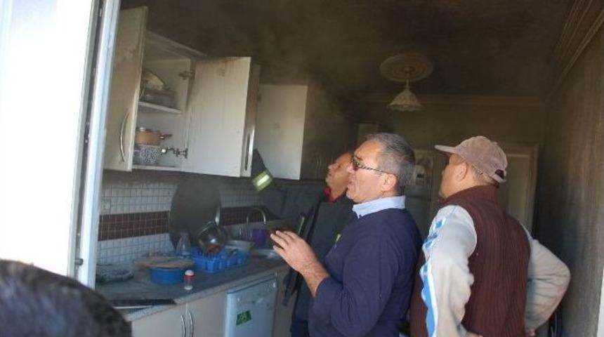 Didim&rsquo;de Apartmanda &Ccedil;ıkan Yangın Korkuttu