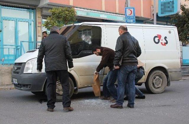 Balyozla Camını Kırdıkları Para Nakil Aracını Soydular