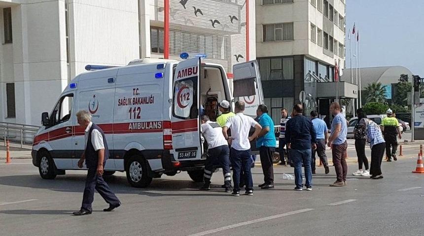 Motosiklet İle Otomobil &Ccedil;arpıştı: 1 Yaralı