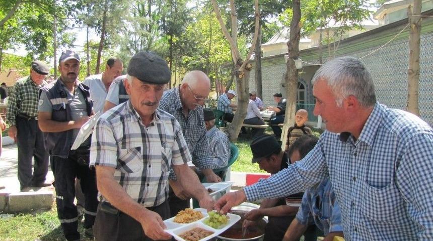 Şeyhler K&ouml;y&uuml;nde Hayır Yemeği