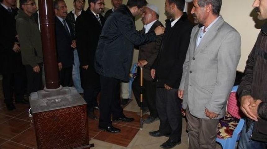 &Ouml;zalp Kaymakamı &Ccedil;i&ccedil;ek, Taziye Ziyaretlerinde Bulundu