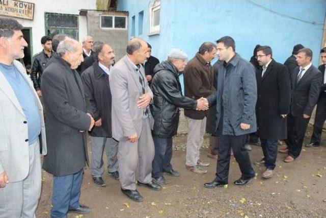 &Ouml;zalp Kaymakamı &Ccedil;i&ccedil;ek, Taziye Ziyaretlerinde Bulundu 1