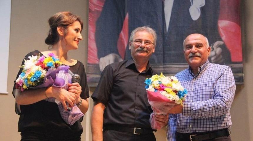 Atat&uuml;rk&rsquo;&uuml;n Sevdiği Şarkılar Seslendirildi