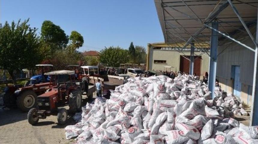 Selendi Kaymakamlığı&rsquo;ndan Bin 200 Aileye K&ouml;m&uuml;r Yardımı
