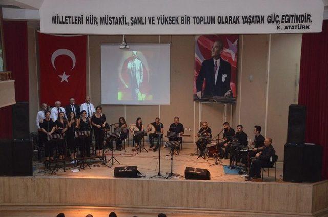 Atat&uuml;rk&rsquo;&uuml;n Sevdiği Şarkılar Seslendirildi 1