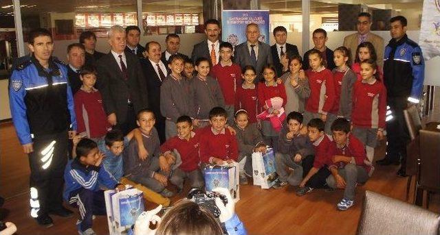 Emniyet M&uuml;d&uuml;rl&uuml;ğ&uuml;nden &Ouml;ğrencilere Yemek 3