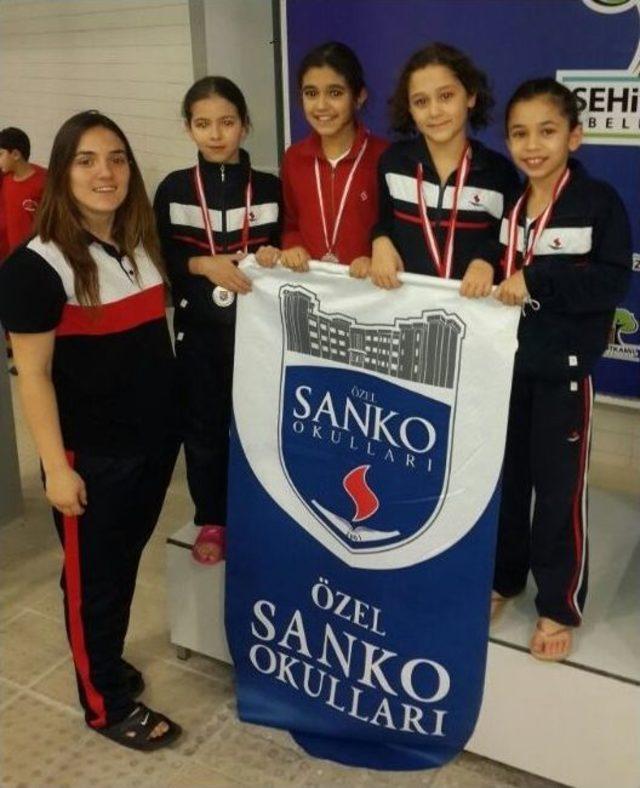 Özel Sanko Okulları’nın Yüzme Yarışması Başarısı