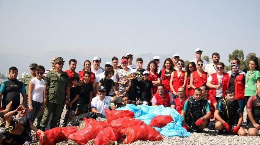 Konyaaltı&rsquo;nda Uluslararası Kıyı Temizliği