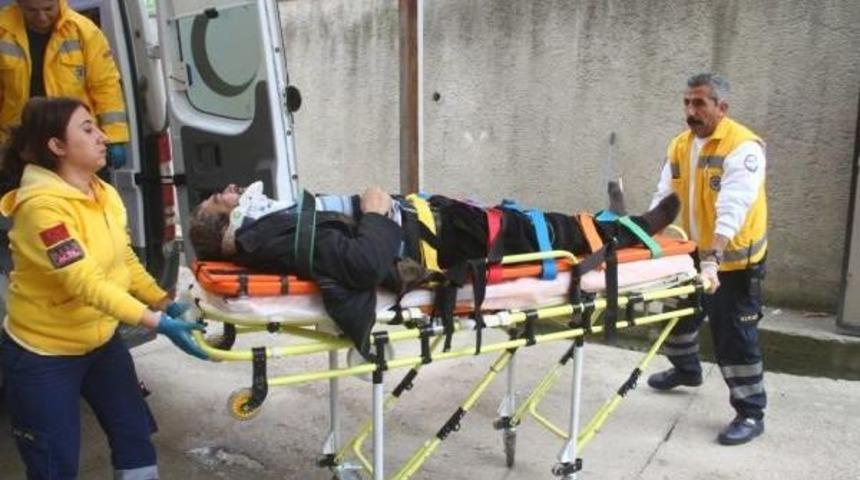 Otomobilin &Ccedil;arptığı Yaya Dereye U&ccedil;tu