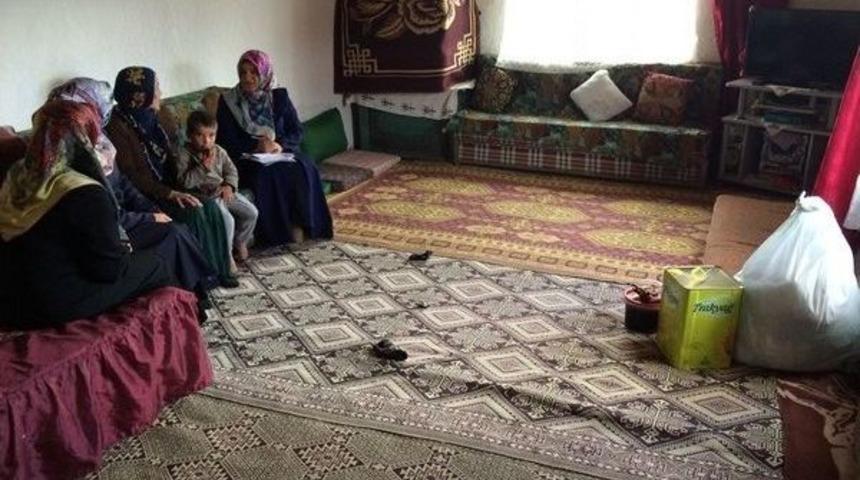 &Ouml;zalp Kaymakamlığından Hasta Anne Ve &Ccedil;ocuklarına Yardım Eli