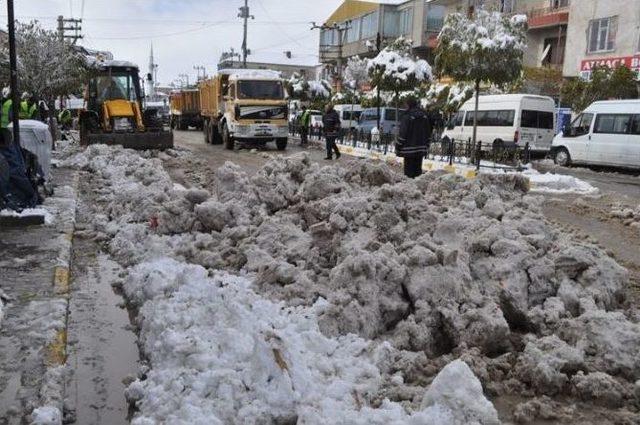 Özalp’ta Kar Yağışı