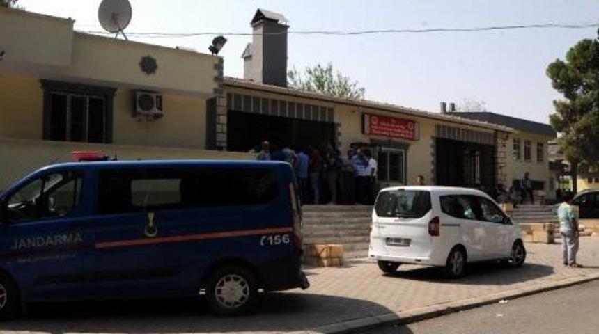 Kamyon Ile Hafif Ticari Ara&ccedil; &Ccedil;arpıştı: 3 &Ouml;l&uuml;, 1 Yaralı