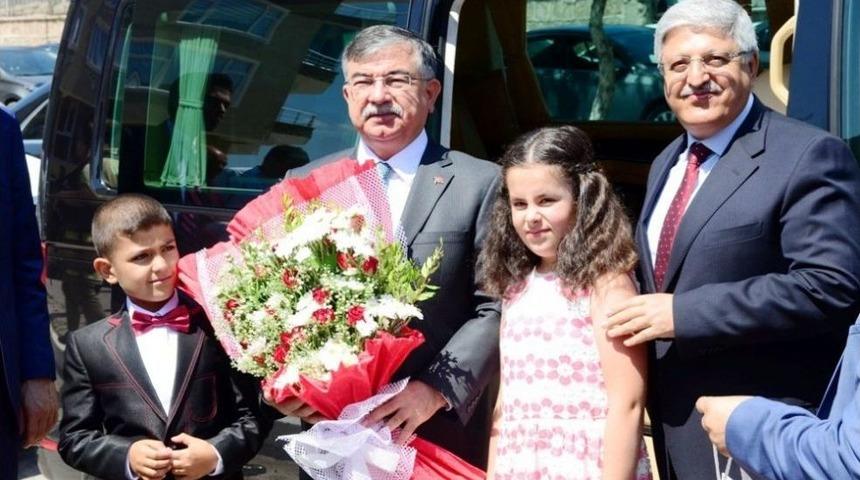 Ak Parti Genel Başkan Yardımcısı Demir&ouml;z&rsquo;den Eğitime Destek Mesajı