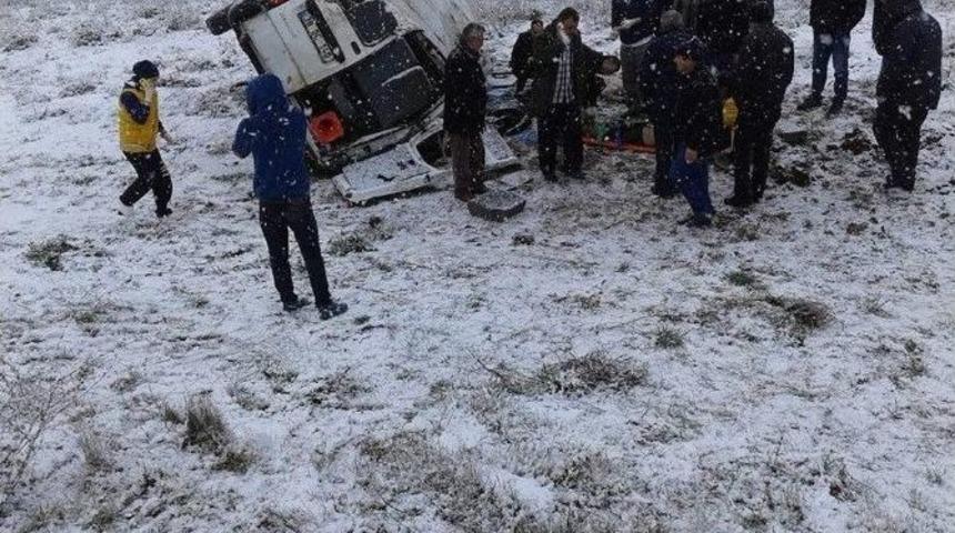 Belediye Başkanı Yaralanan &Ouml;ğrencileri Makam Aracı İle Hastaneye G&ouml;nderdi