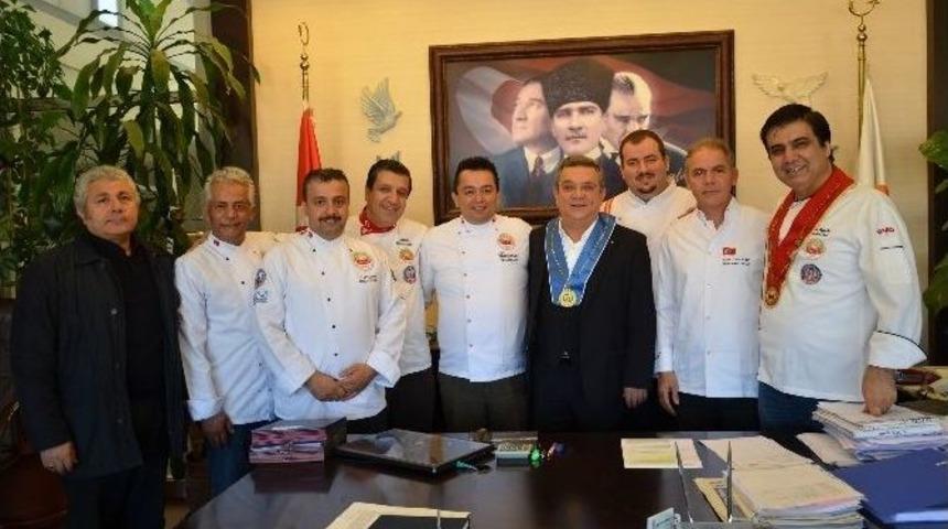 Kuşadalı Aş&ccedil;ılar, Başkan Kayalı&rsquo;yı Ziyaret Etti