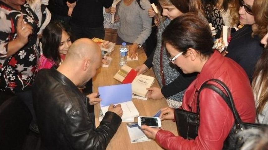 Kuşadası&rsquo;nda İmza G&uuml;n&uuml;