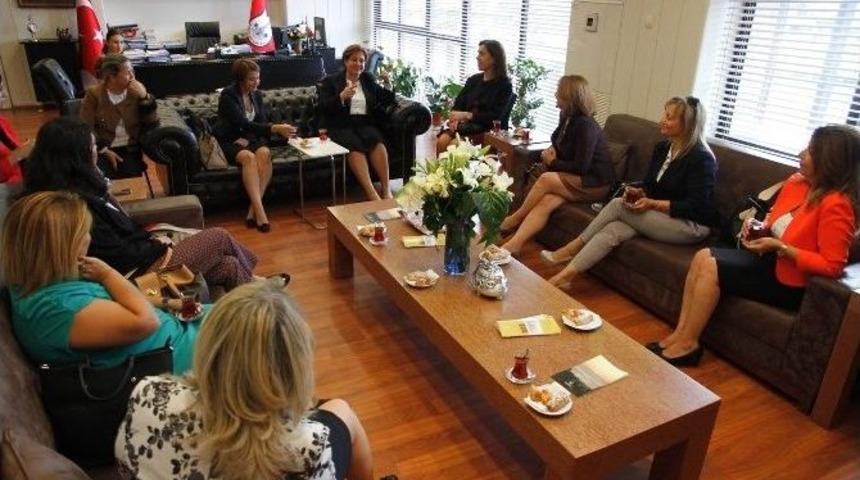 Kadınlara Meslek Kapısı Aralandı