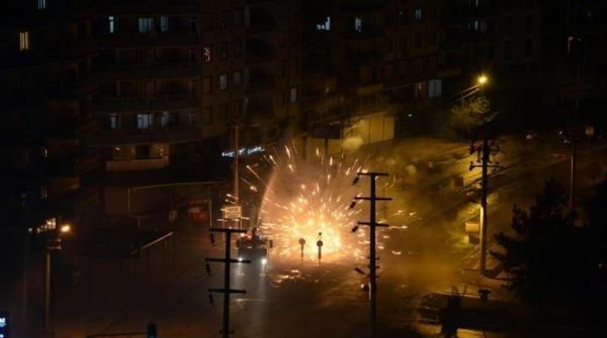 G&ouml;sterici: Aldığın Maaşı Haket, Neden İsabet Ettiremiyorsun?; Polis: Sen Erkek Misin?