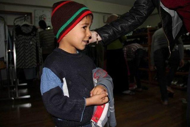 G&uuml;nışığı Mağazası&rsquo;ndan Kobanili Ailelere Yardım 1