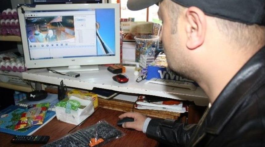 Eli Sopalı Market&ccedil;i Hırsızları Geri P&uuml;sk&uuml;rtt&uuml;