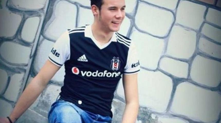 Minib&uuml;s&uuml;n &Ccedil;arptığı 19 Yaşındaki Berke &Ouml;ld&uuml;