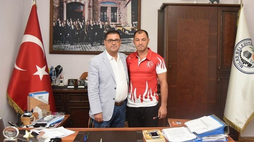 Milaslı Pehlivan Bulgaristan&rsquo;da G&uuml;reşecek