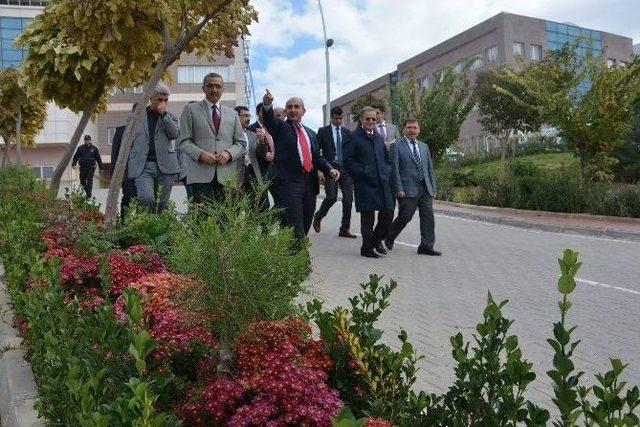 Başkan Kara 7 Aralık Üniversitesi’ni Ziyaret Etti